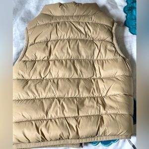 3-6 months puffer vest very good condition